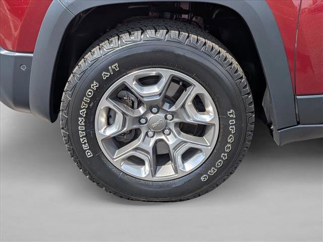 Used 2019 Jeep Cherokee Trailhawk AWD/4WD image 9