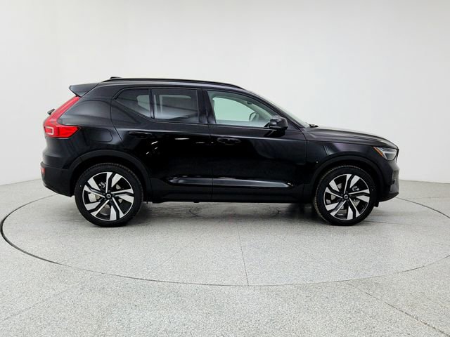 New 2026 Volvo XC40 B5 Plus w/ Climate Package image 4