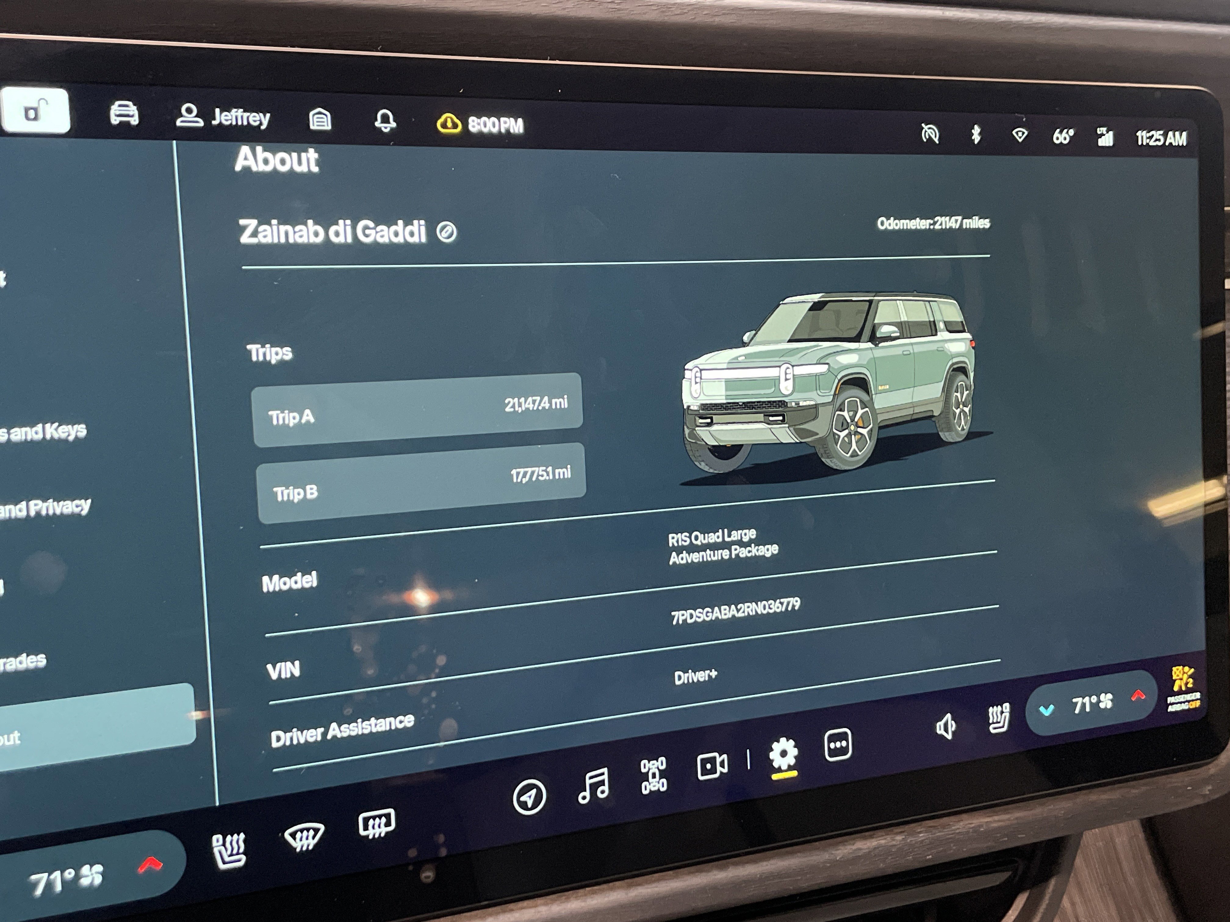 Used 2024 Rivian R1S Adventure image 22