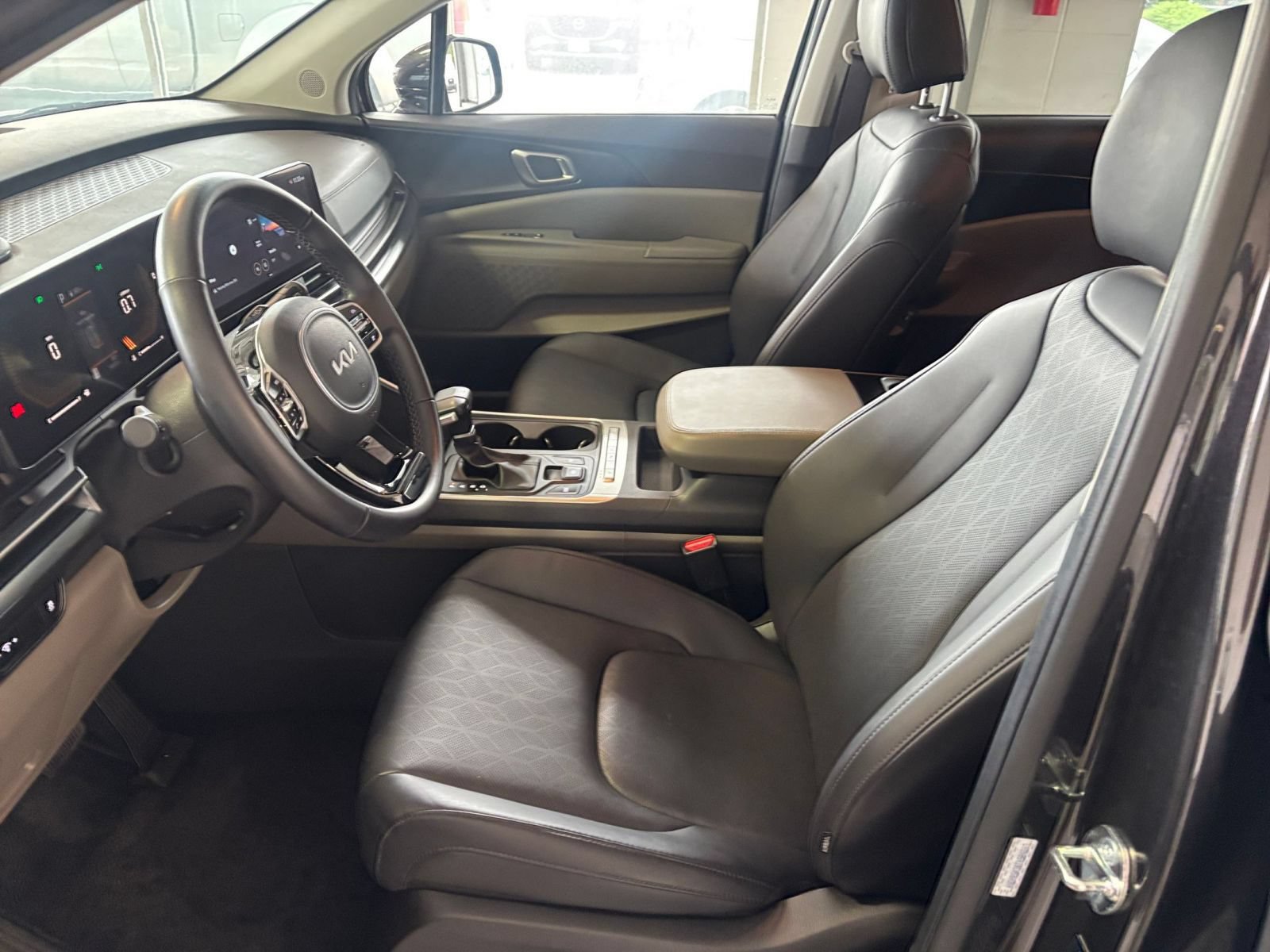 Used 2026 Kia Carnival FWD image 27