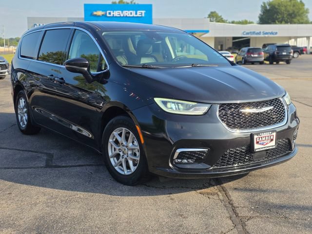 Used 2023 Chrysler Pacifica Touring-L FWD video 2