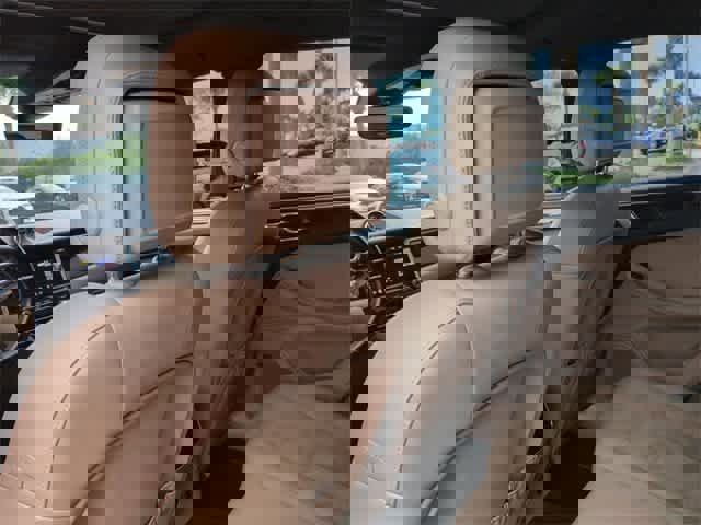 Used 2021 Porsche Macan S w/ Premium Package image 18