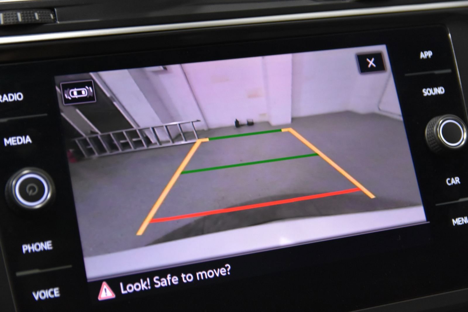 Used 2024 Volkswagen Tiguan SE FWD image 19