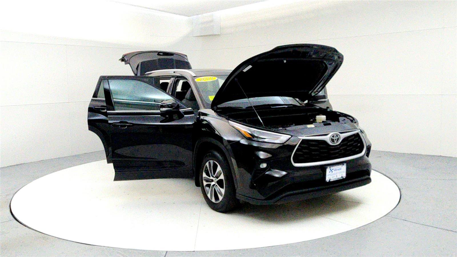 Certified 2022 Toyota Highlander XLE image 9