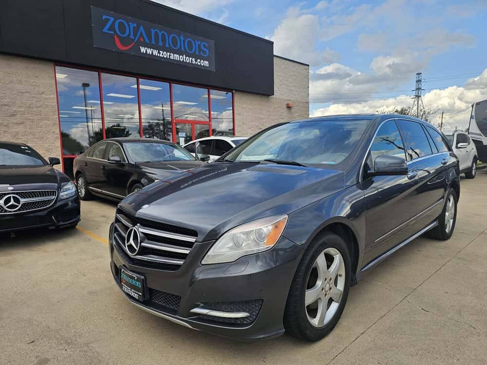 Used 2011 Mercedes-Benz R 350 4MATIC image 2