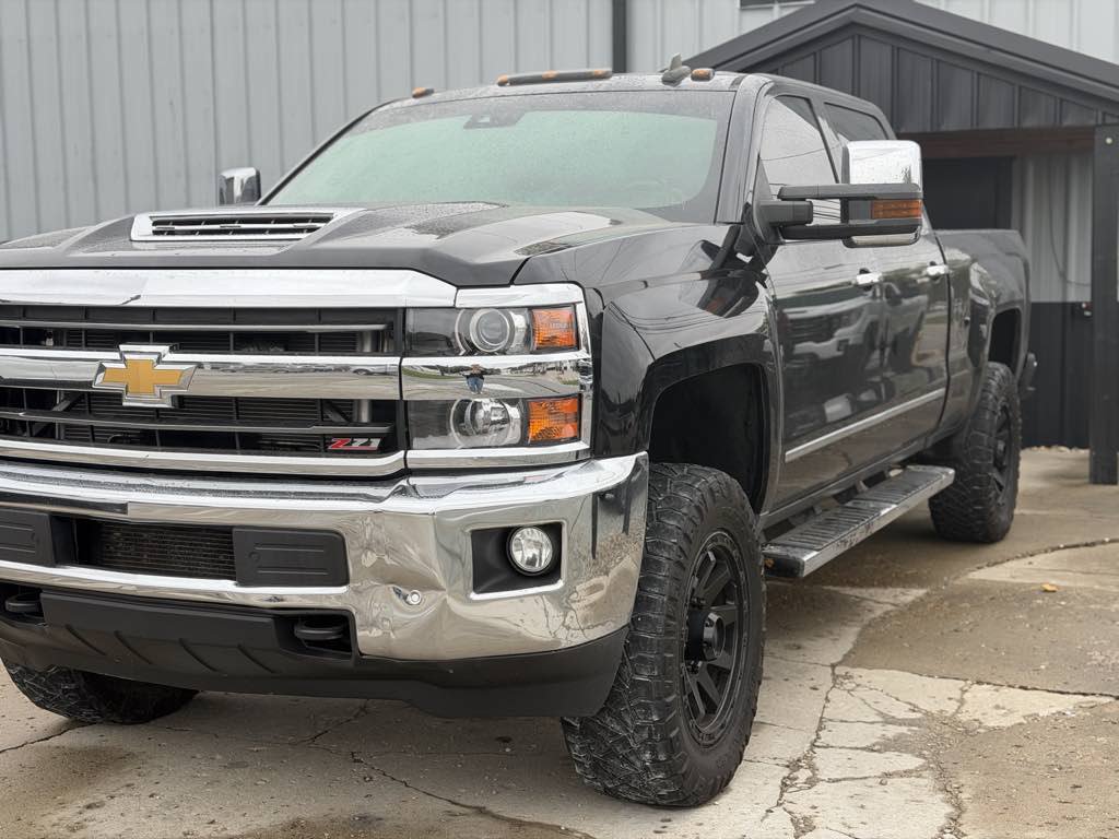 Used 2019 Chevrolet Silverado 2500 LTZ w/ Duramax Plus Package AWD/4WD image 2