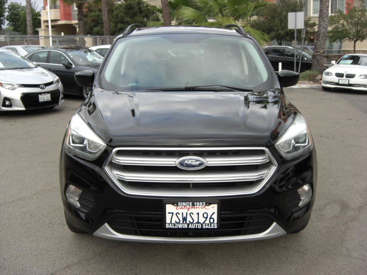 Used 2017 Ford Escape SE w/ Equipment Group 201A FWD image 2