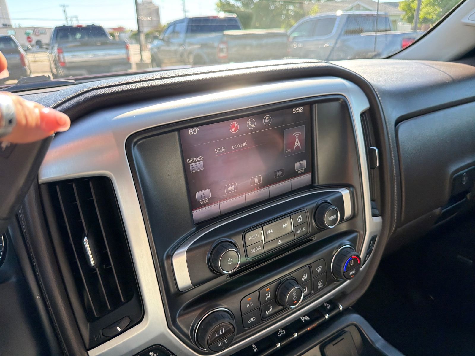 Used 2014 GMC Sierra 1500 SLT w/ SLT Crew Cab Value Package AWD/4WD image 18