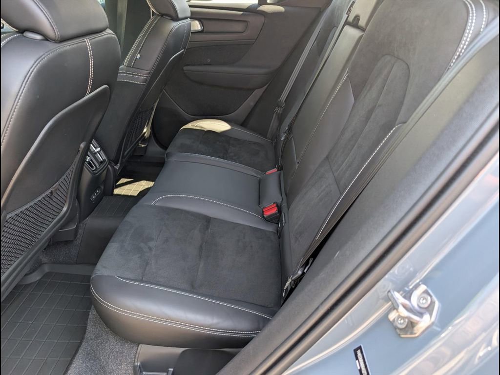 Used 2022 Volvo XC40 P8 Recharge Plus image 8