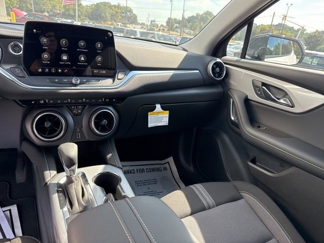 New 2025 Chevrolet Blazer LT w/ Midnight/Sport Edition image 24