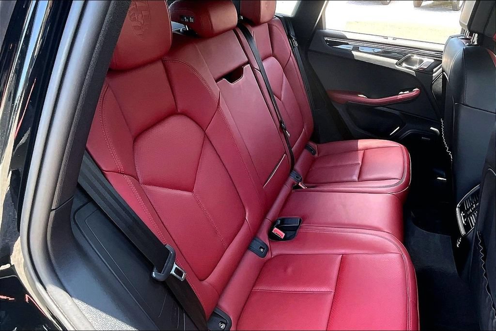 Used 2025 Porsche Macan AWD/4WD image 21