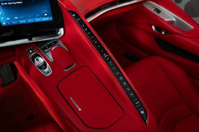Used 2025 Chevrolet Corvette Stingray Premium Conv w/ Z51 Performance Package RWD image 21
