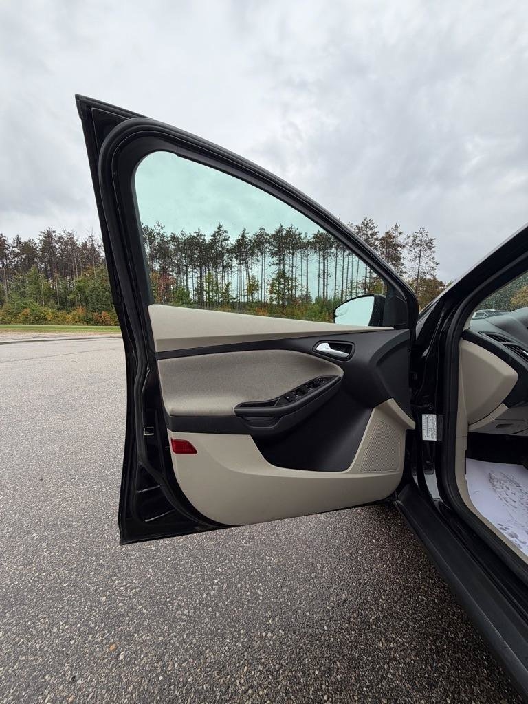 Used 2013 Ford Focus SE FWD image 13