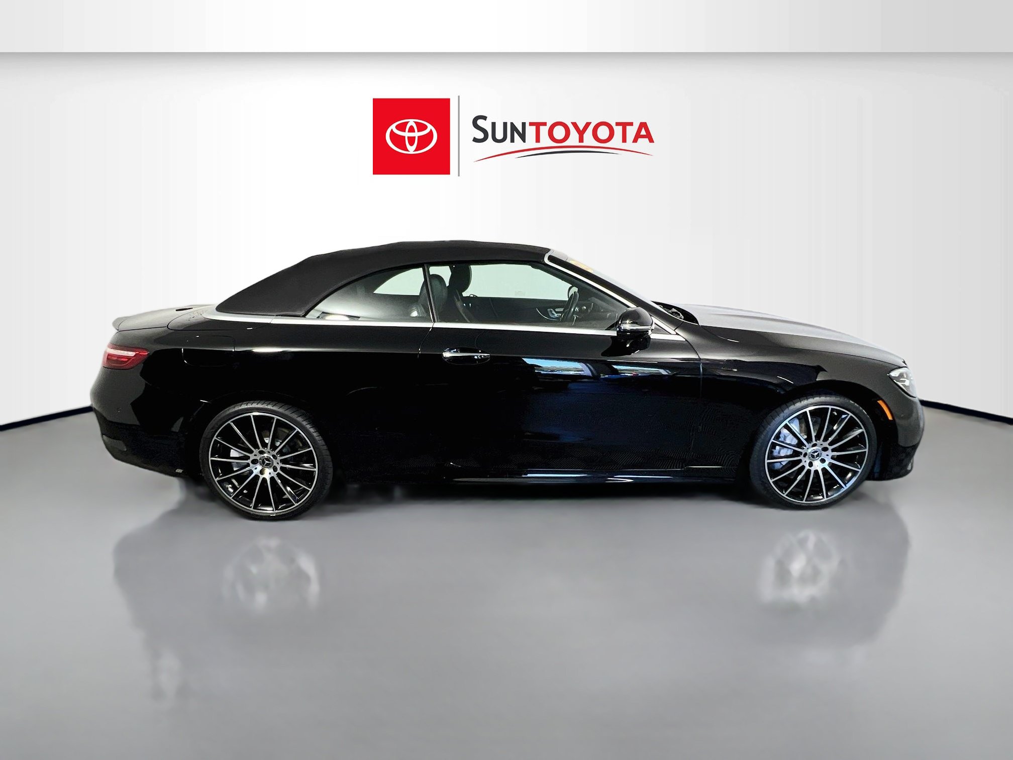 Used 2023 Mercedes-Benz E 450 Cabriolet w/ AMG Line image 2