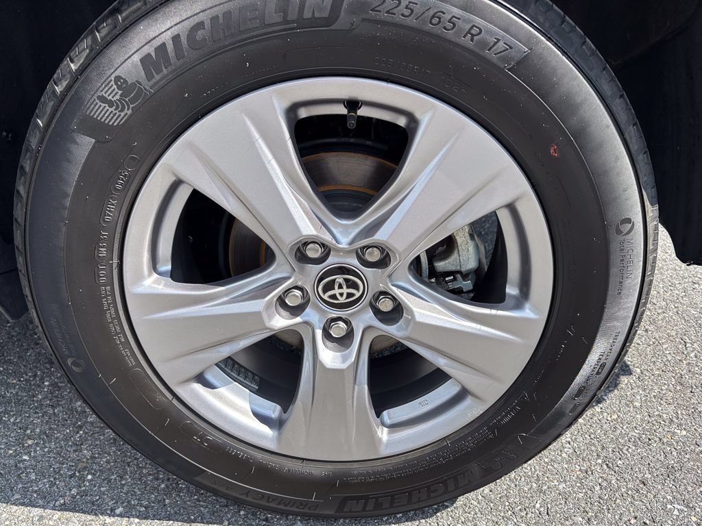 Used 2025 Toyota RAV4 XLE AWD/4WD image 48
