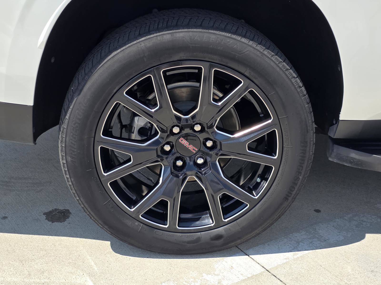 Used 2023 GMC Yukon XL Denali RWD image 9