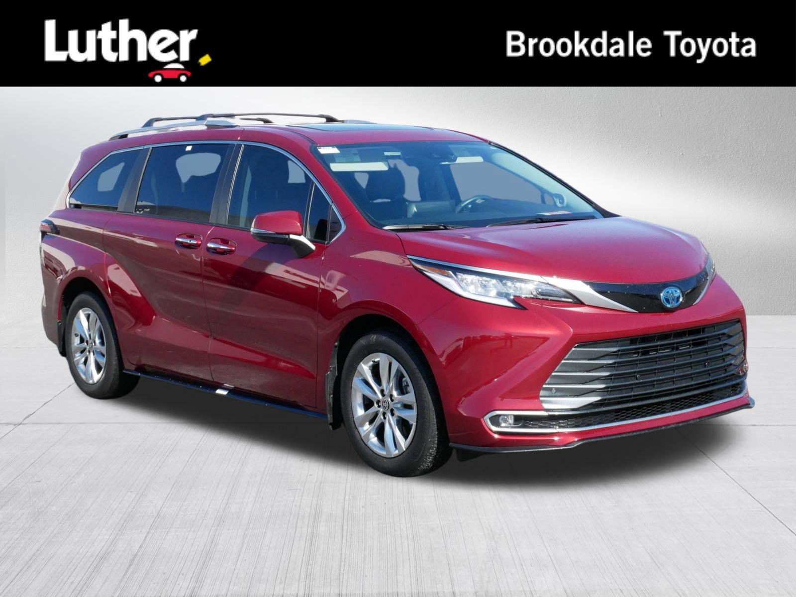 Certified 2023 Toyota Sienna Limited FWD image 1
