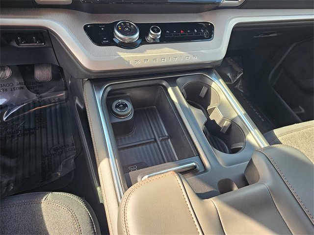 New 2025 Ford Expedition Active image 22