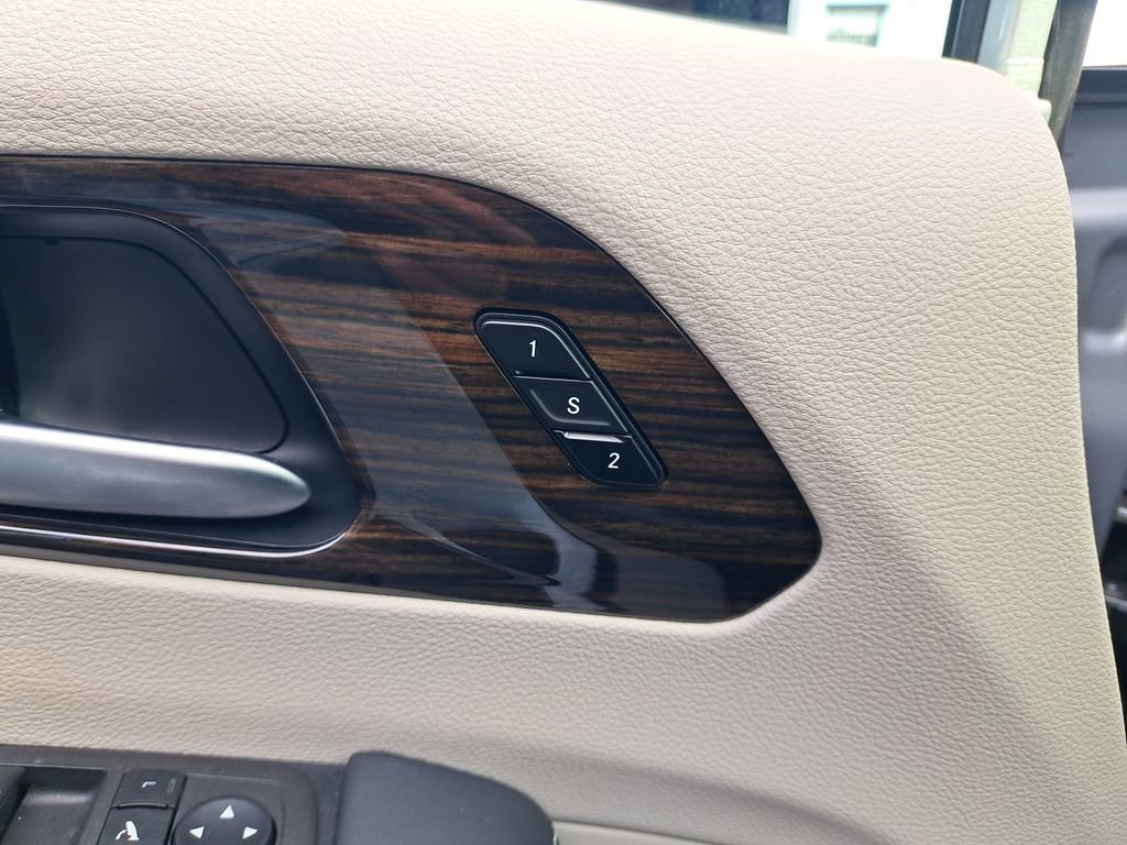 Used 2024 Chrysler Pacifica Limited FWD image 32