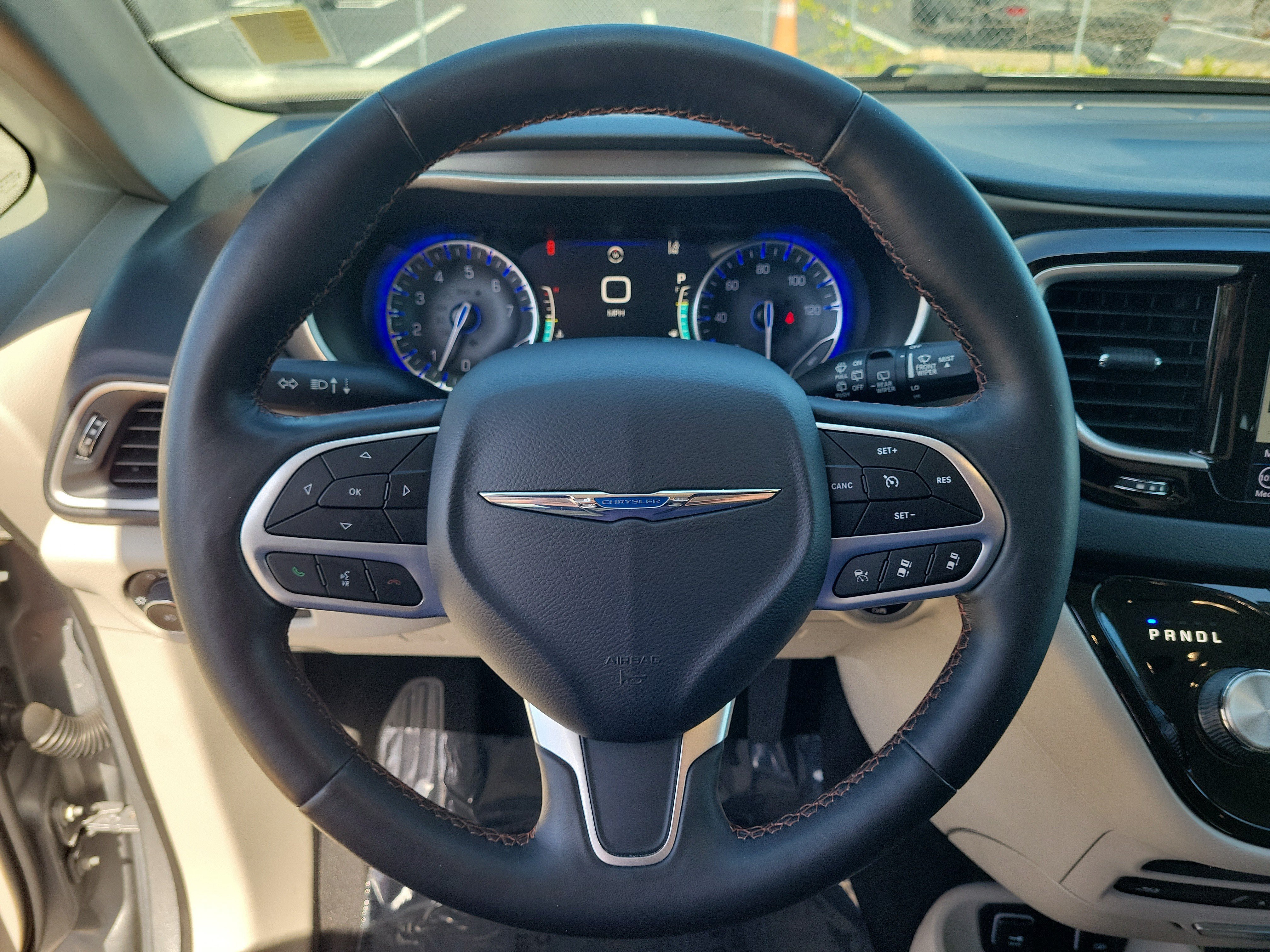 Used 2020 Chrysler Pacifica Touring-L Plus w/ Advanced Safetytec Group FWD image 20