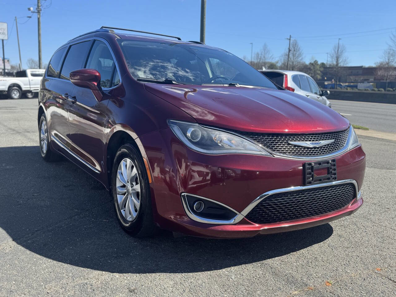 Used 2019 Chrysler Pacifica Touring-L FWD image 5