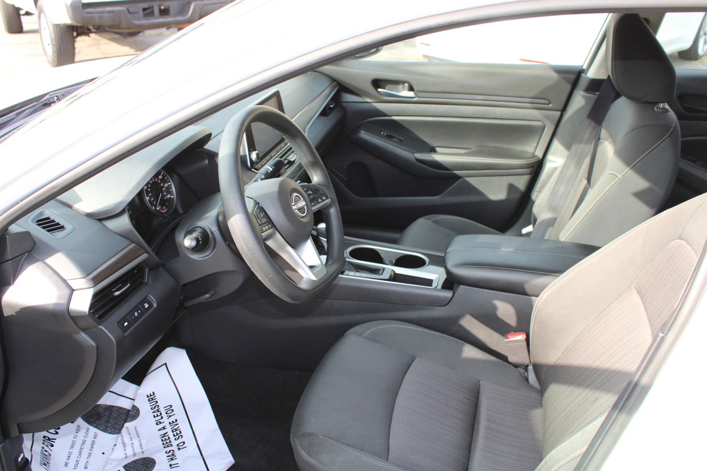 Used 2024 Nissan Altima 2.5 SV FWD image 9