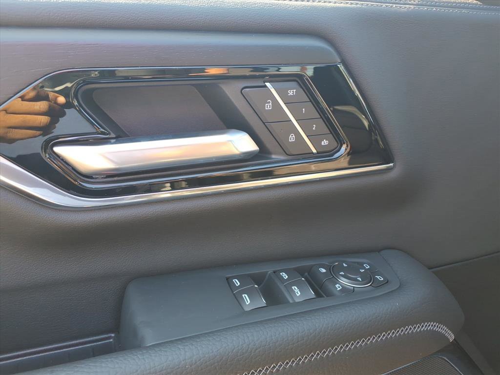 New 2026 GMC Yukon XL Denali w/ Sun & Power Step Package image 9