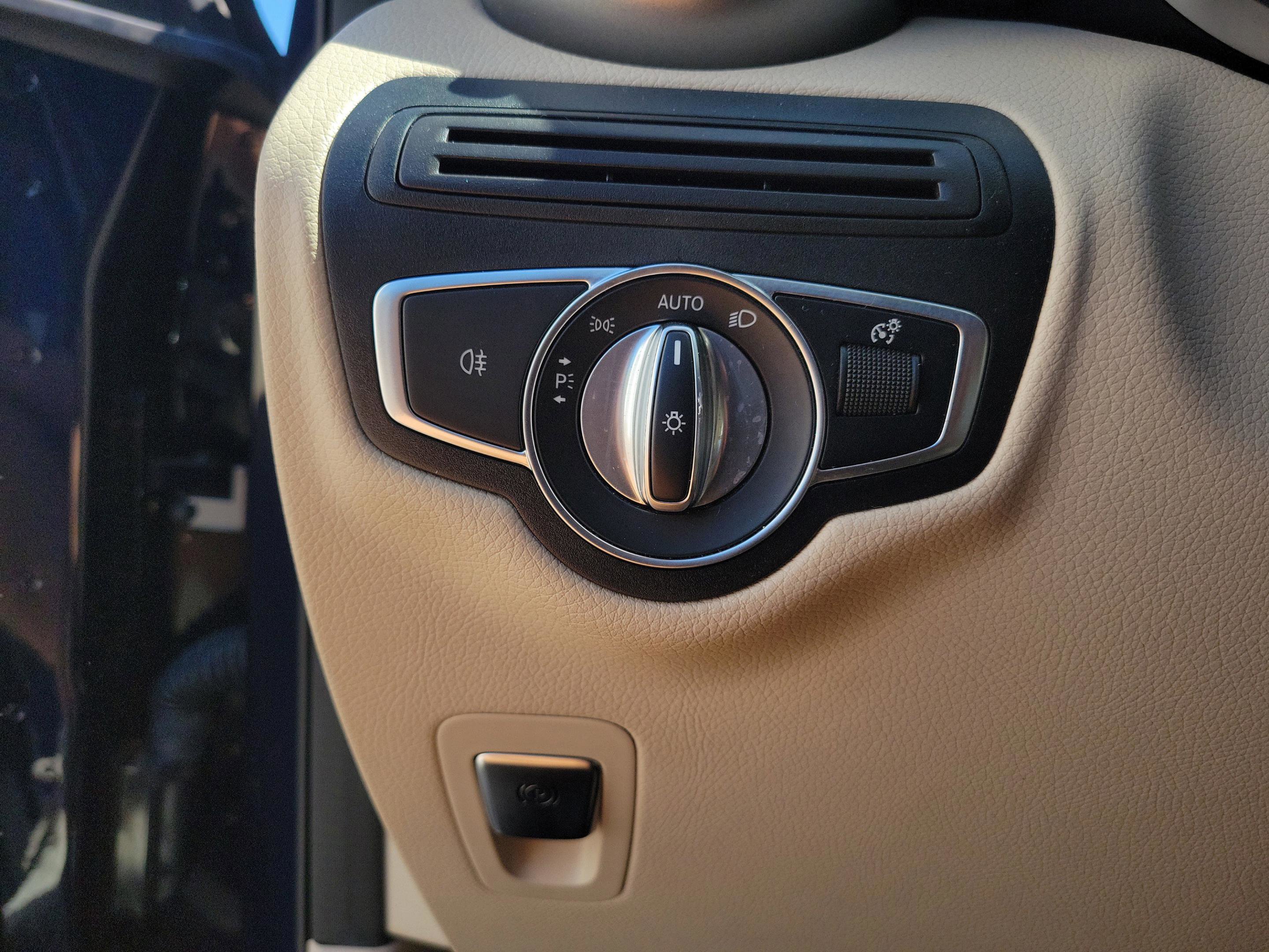 Certified 2022 Mercedes-Benz GLC 300 image 23