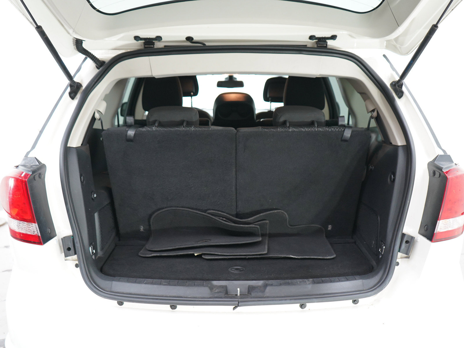 Used 2019 Dodge Journey SE w/ Blacktop Package FWD image 17