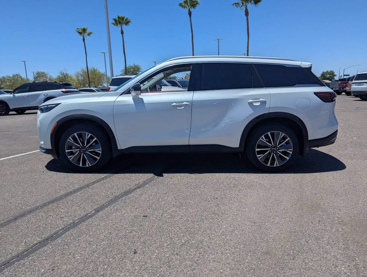 New 2027 INFINITI QX60 Luxe w/ Family Package AWD/4WD image 2