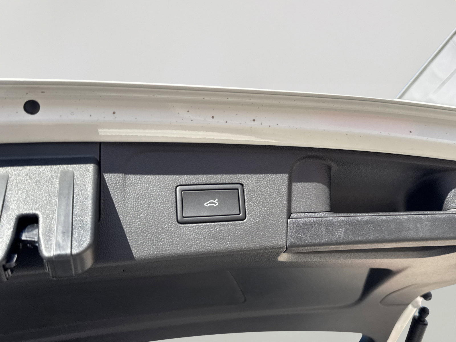 New 2026 Volkswagen Atlas SE image 8