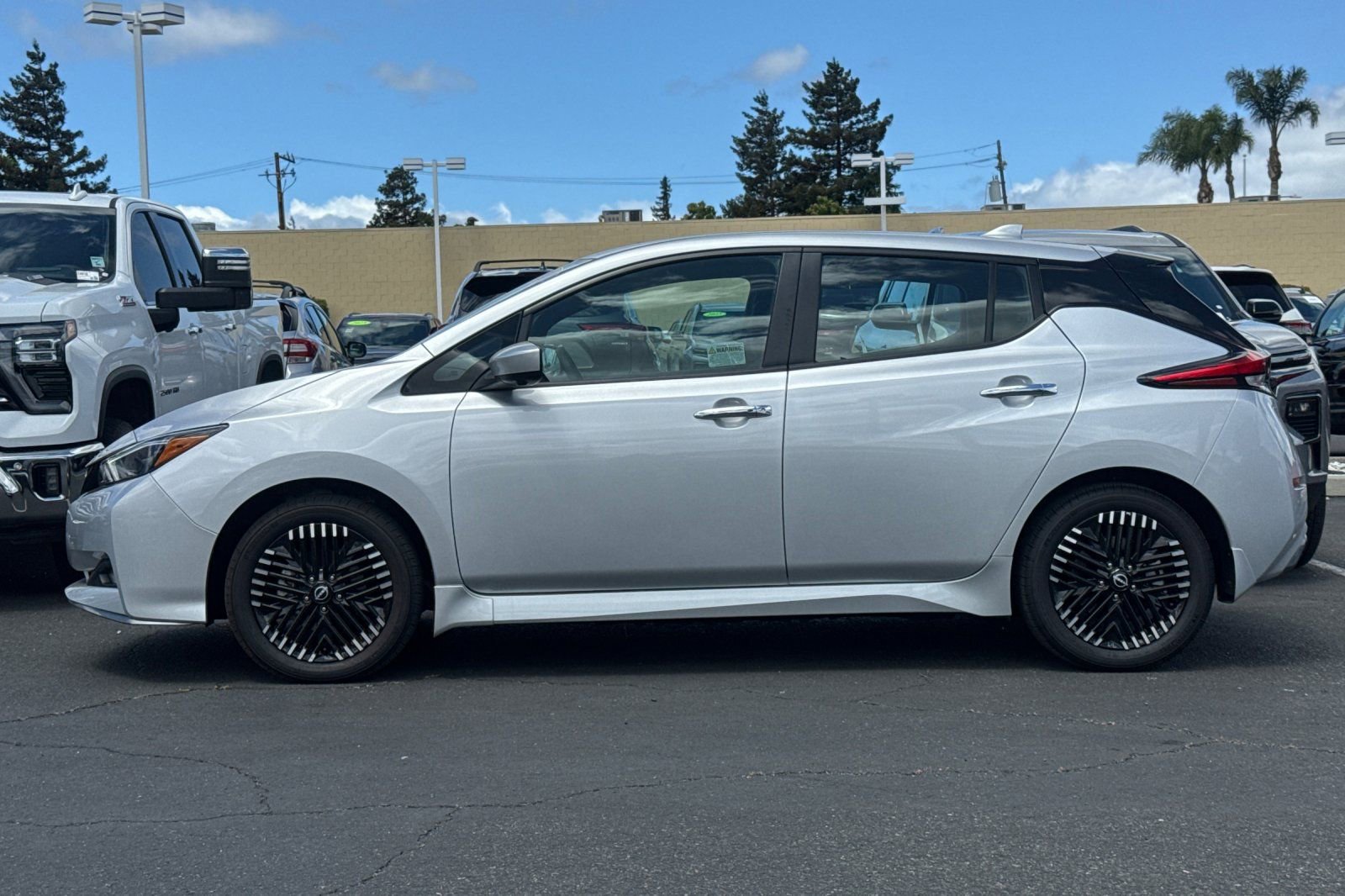 Used 2024 Nissan Leaf SV Plus FWD image 8