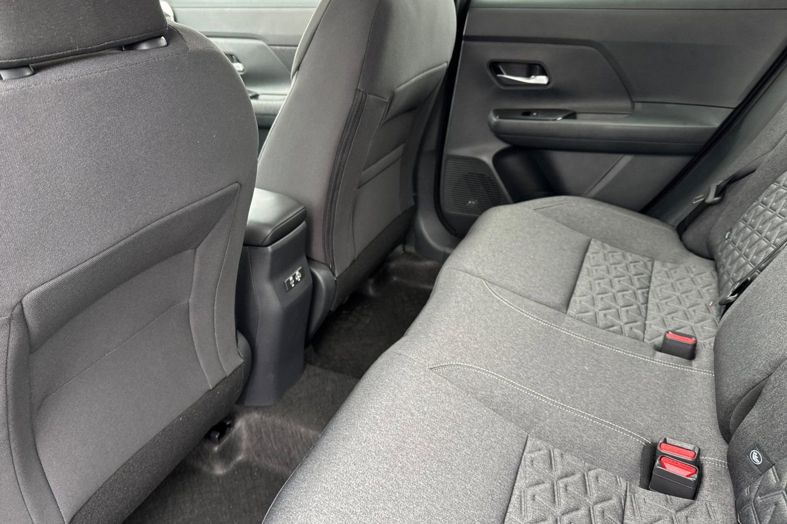 New 2025 Nissan Kicks SV w/ Illumination Package image 9