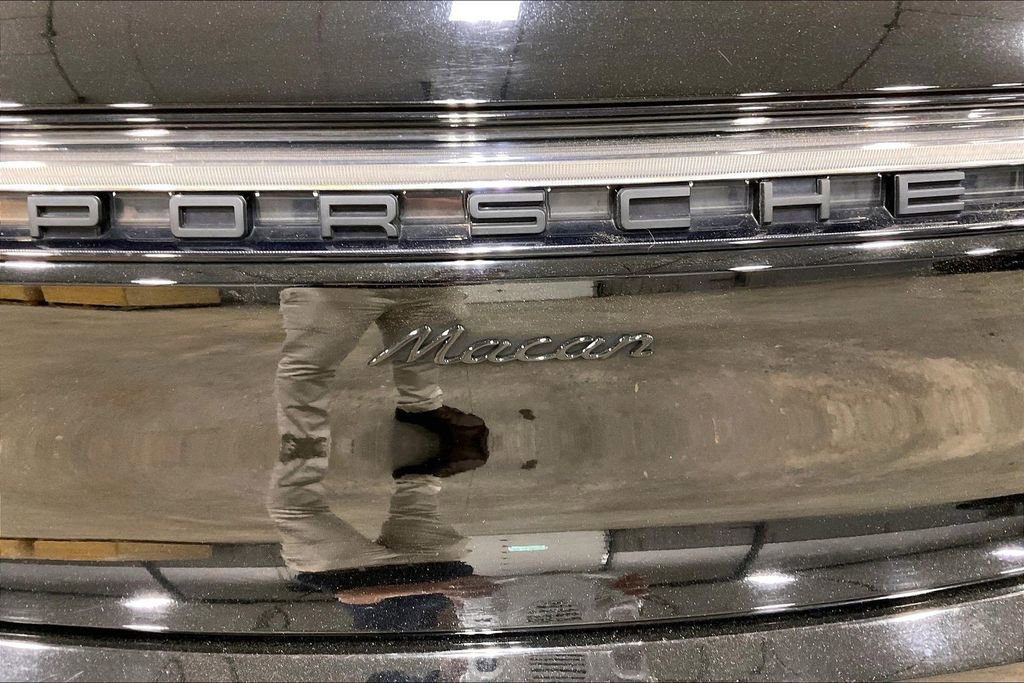 Used 2022 Porsche Macan w/ Premium Package Plus AWD/4WD image 24