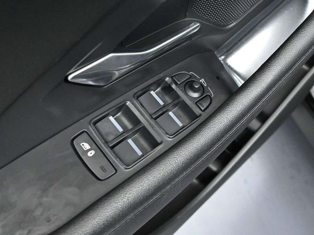 Used 2020 Jaguar E-PACE SE image 20