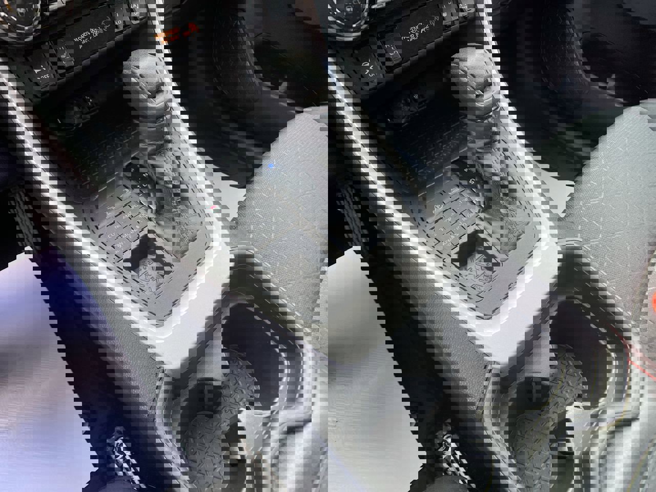 Used 2021 Toyota RAV4 XLE w/ Convenience Package image 20