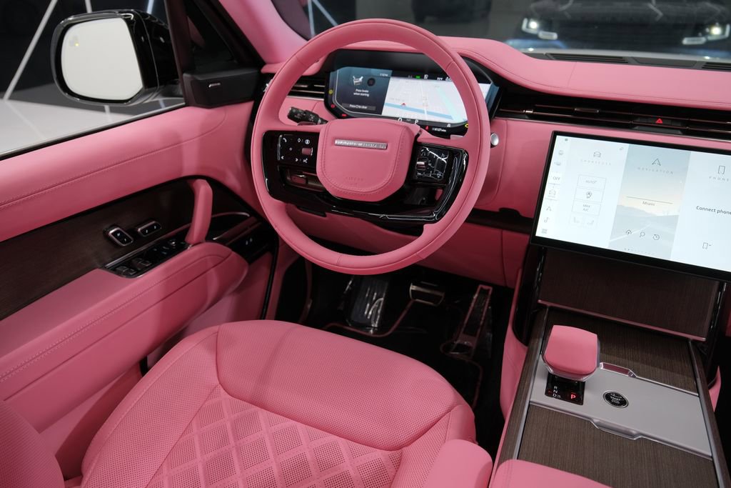 Used 2025 Land Rover Range Rover SE image 55