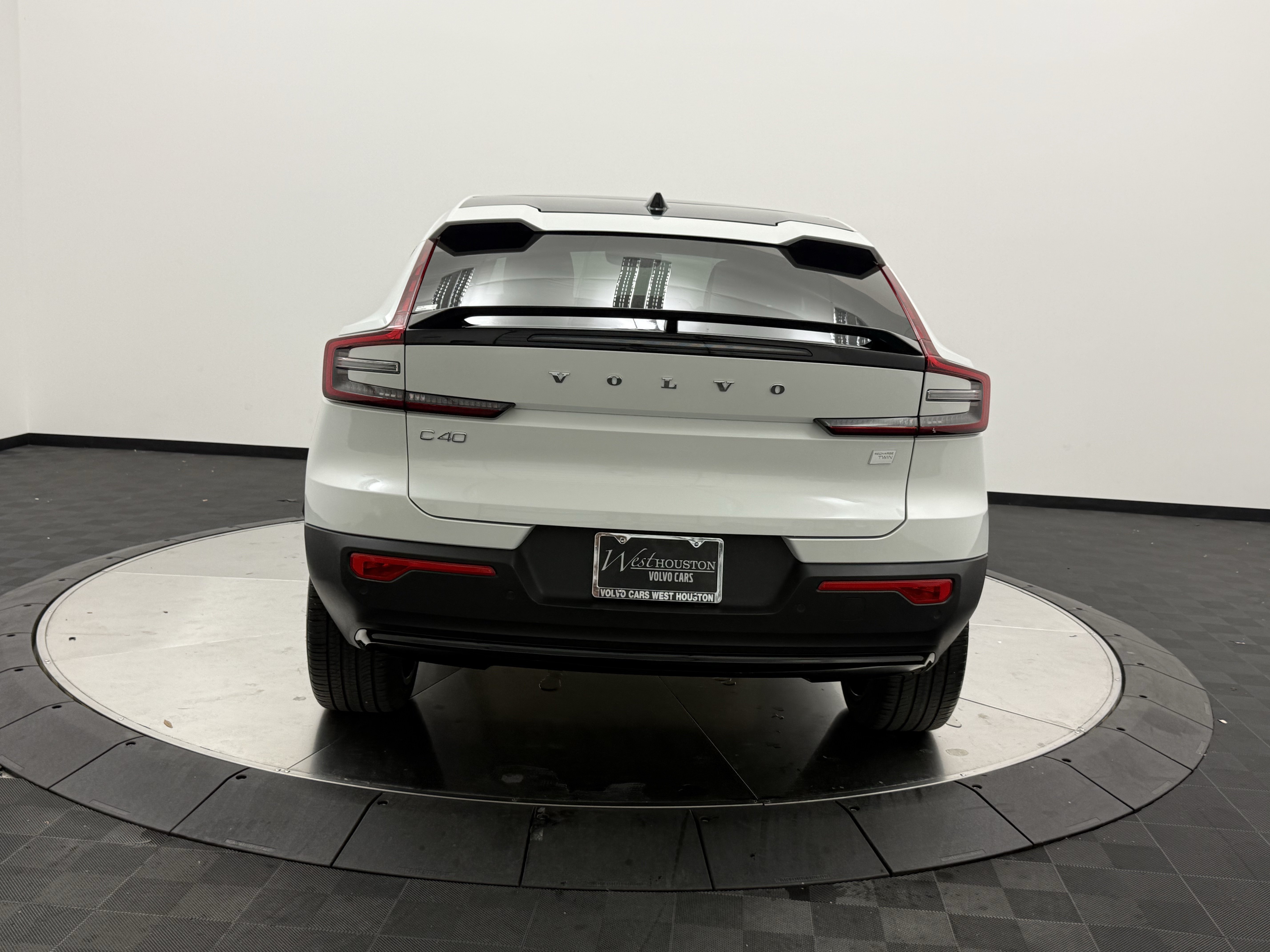Certified 2023 Volvo C40 P8 Recharge Ultimate AWD/4WD image 6
