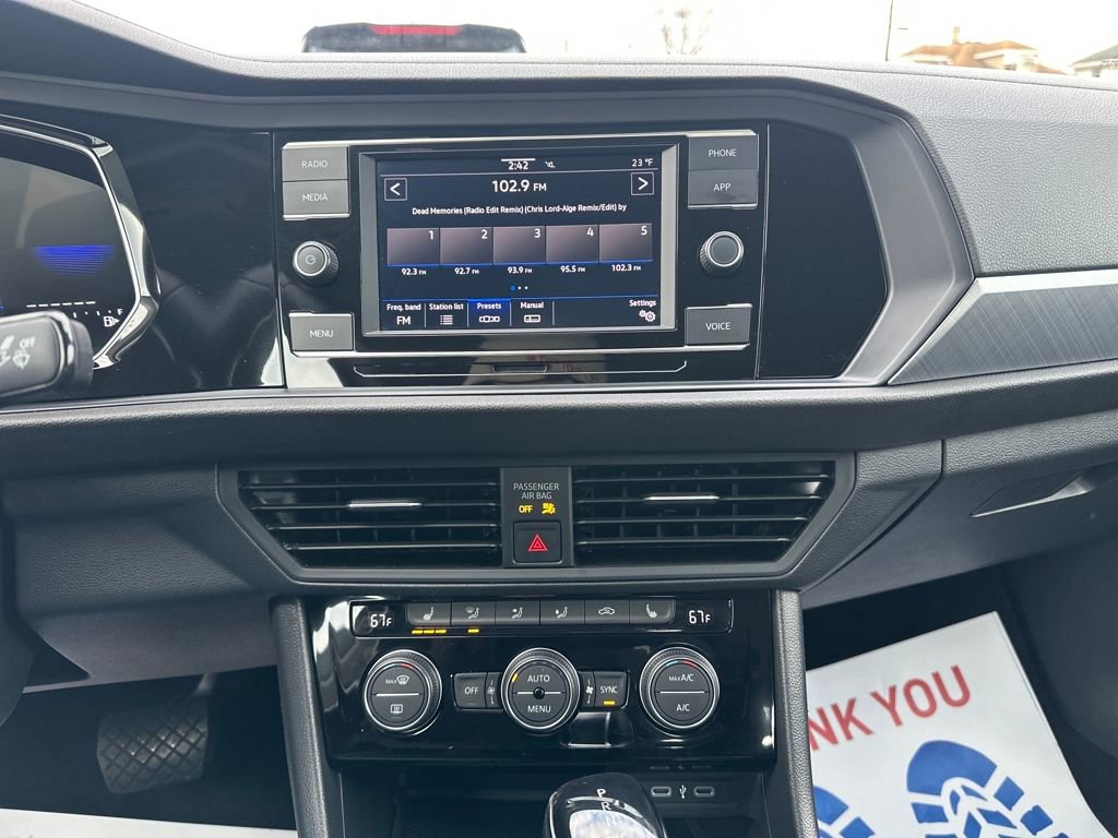 Used 2024 Volkswagen Jetta SE image 19