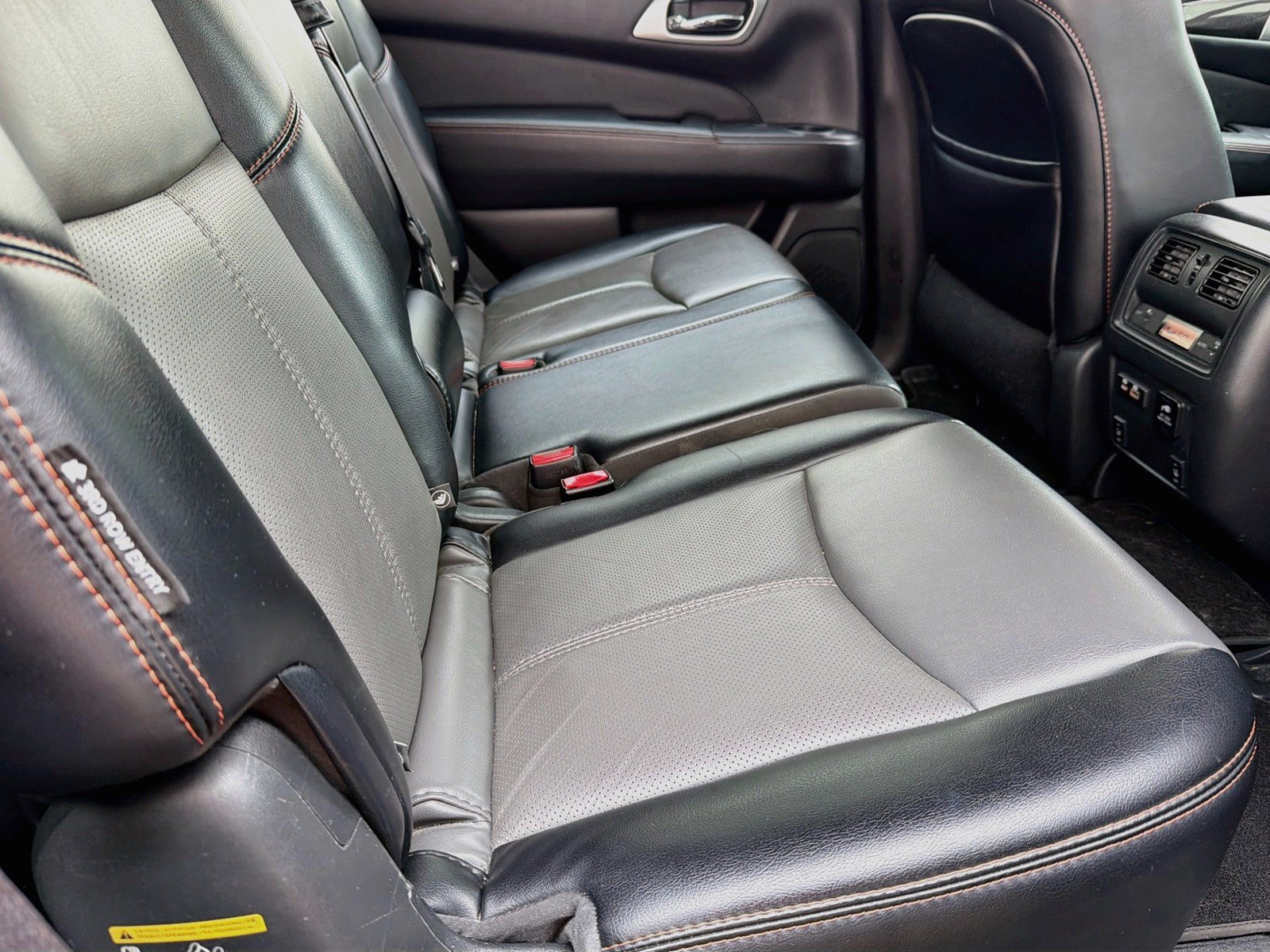 Used 2019 Nissan Pathfinder SL FWD image 59