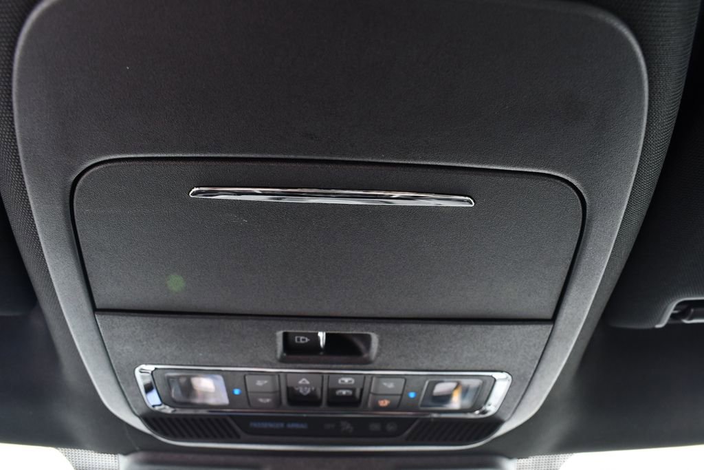 Used 2025 Ford F150 Lightning Platinum AWD/4WD image 35
