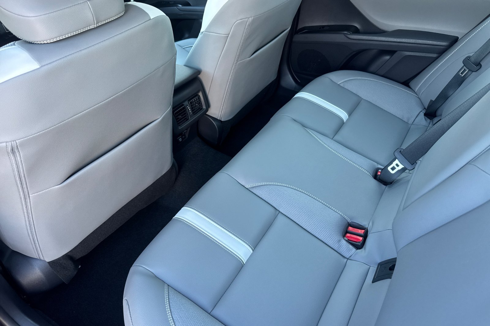New 2026 Toyota Camry SE w/ Convenience Package FWD image 5