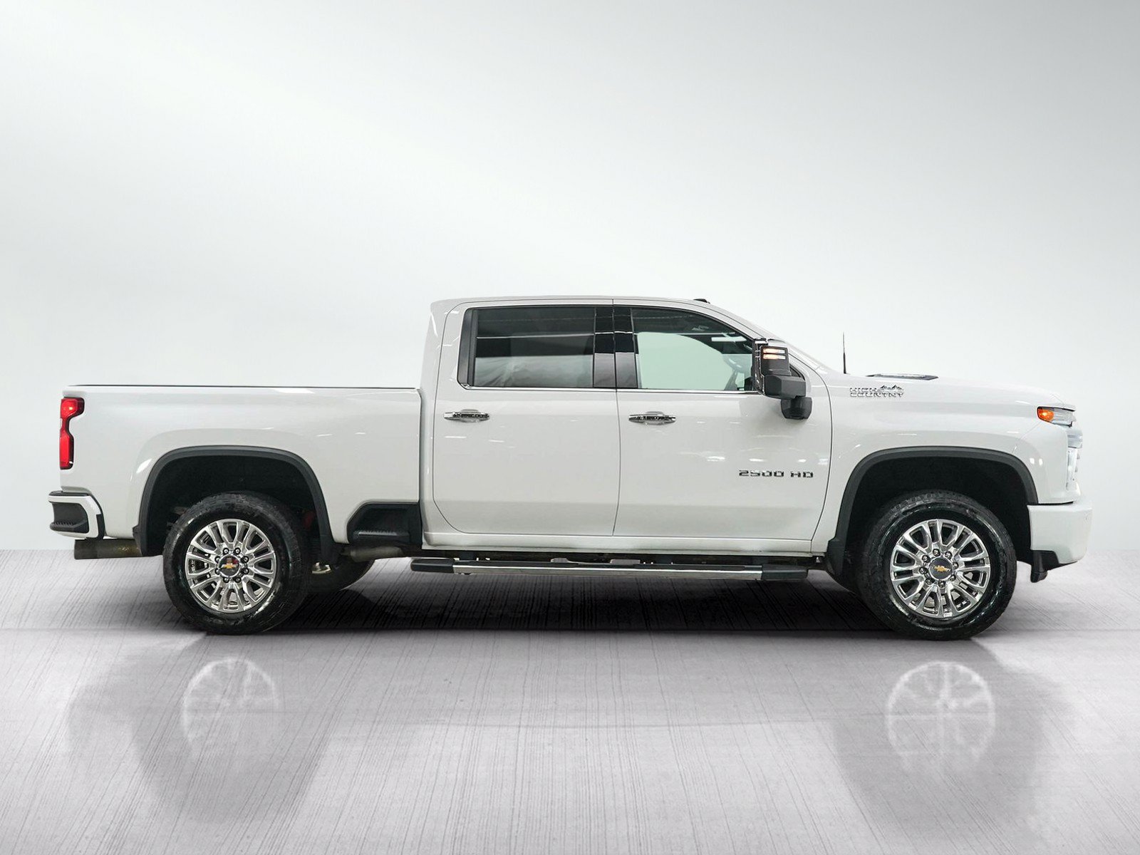 Used 2022 Chevrolet Silverado 2500 High Country w/ Technology Package AWD/4WD image 6