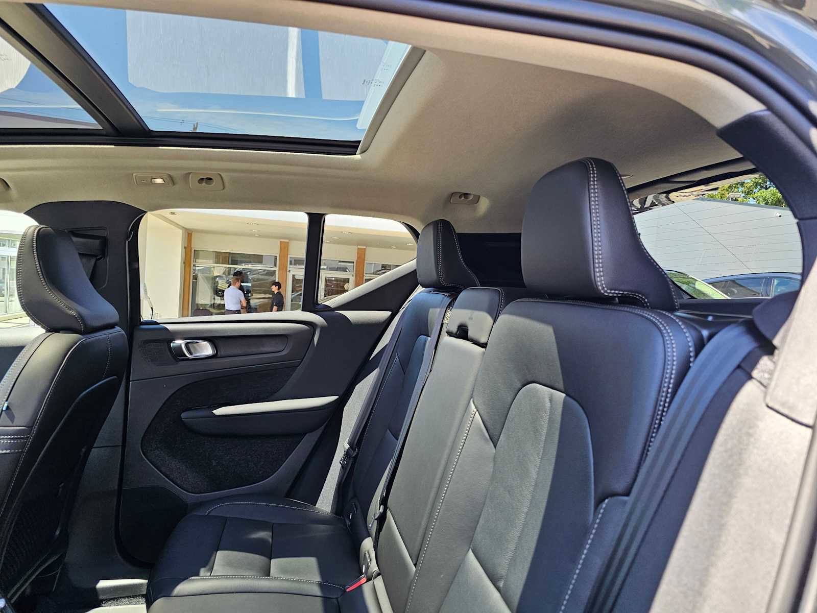 Certified 2024 Volvo XC40 B5 Ultimate w/ Protection Package Premier AWD/4WD image 20