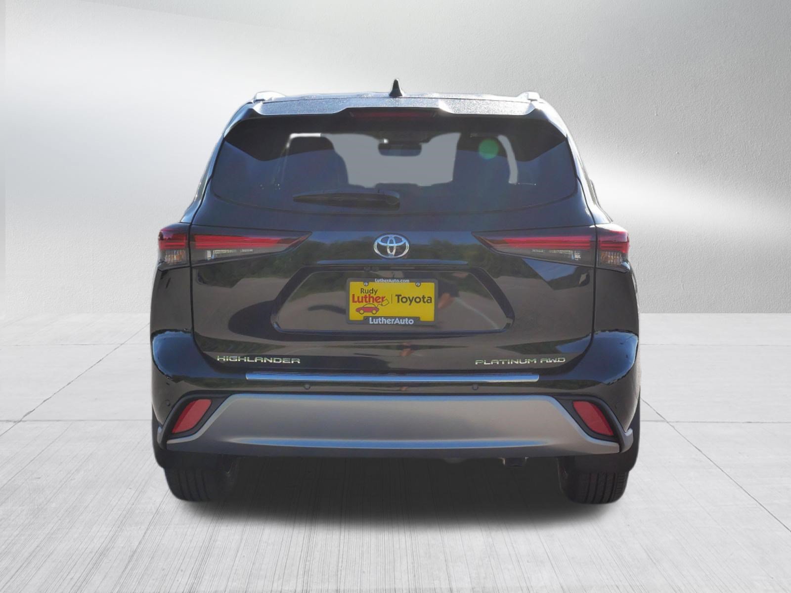 Certified 2026 Toyota Highlander Platinum AWD/4WD image 7
