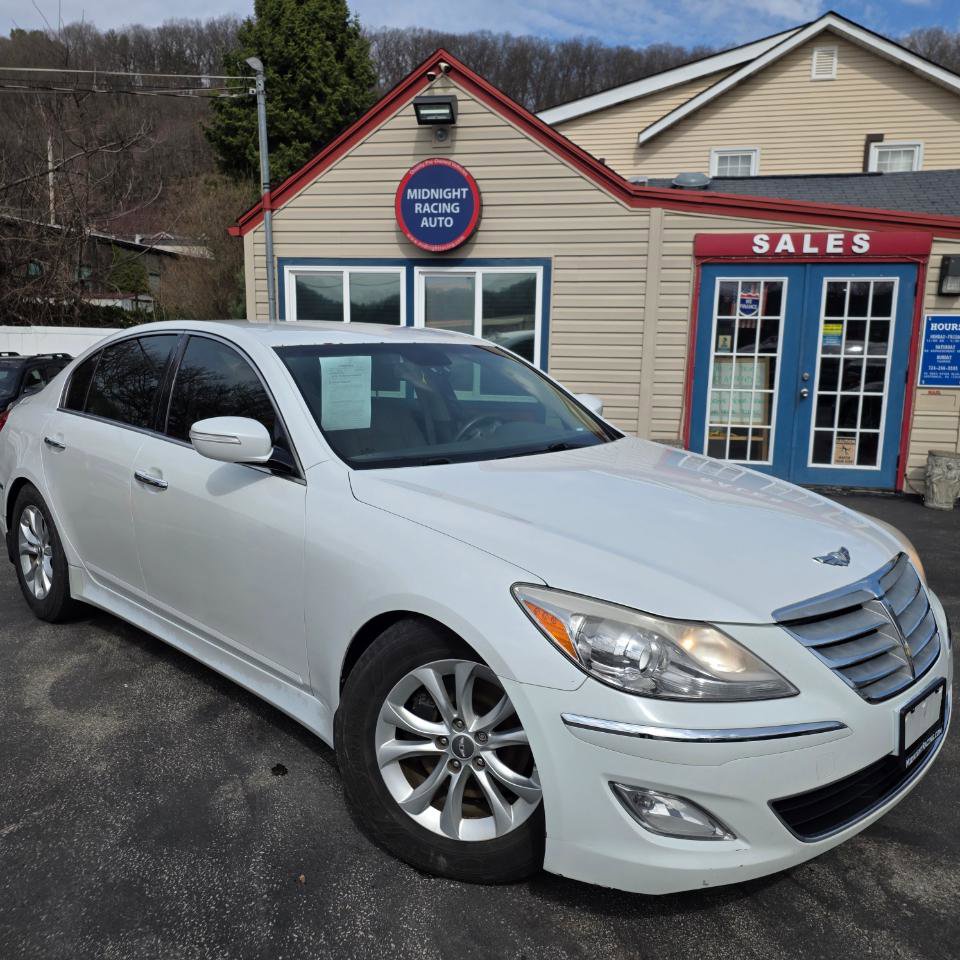 Used 2013 Hyundai Genesis 3.8 image 2