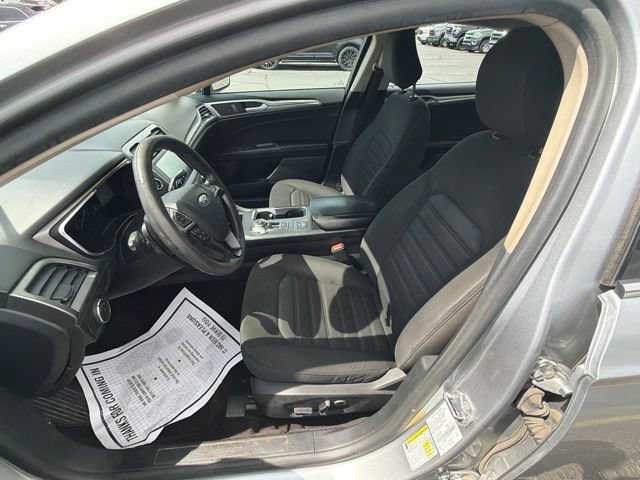 Used 2020 Ford Fusion SE FWD image 15