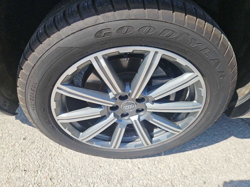 Used 2017 Audi Q7 3.0T Prestige w/ Prestige Package AWD/4WD image 32