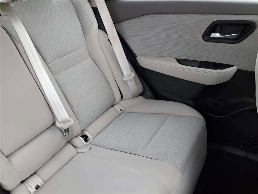 Used 2023 Nissan Rogue SV image 18