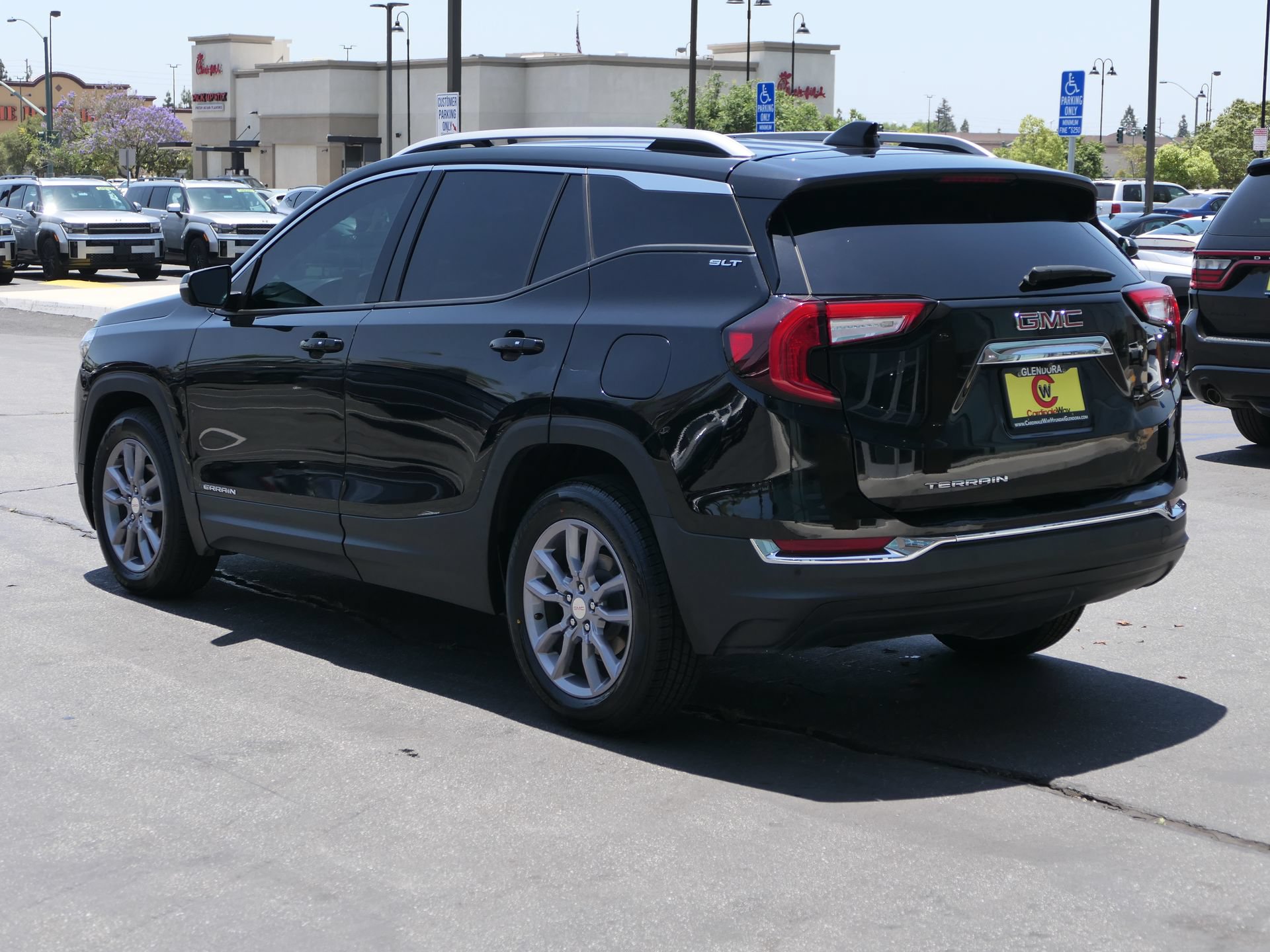 Used 2022 GMC Terrain SLT w/ Tech Package FWD image 6